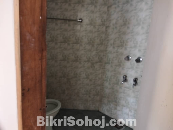 South-Facing 4-Bed Flat/ 5 Baths&4Balconies Near MRT